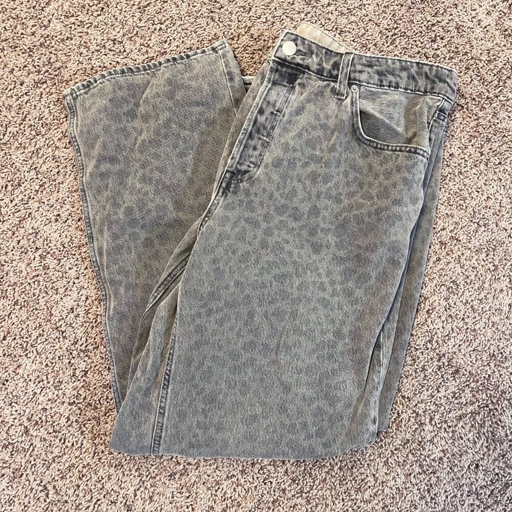 Universal Thread | Gray Leopard Print Women's Mid… - image 7